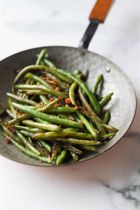 balsamic-green-beans-with-bacon-the-healthy-epicurean image