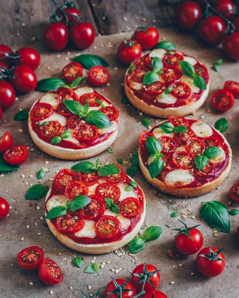 pizza-toast-with-tomatoes-and-mozzarella-vegan-bianca image