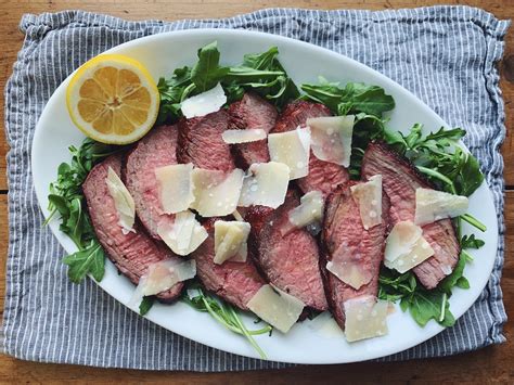 tagliata-di-manzo-sliced-steak-with-lemon-and-arugula image