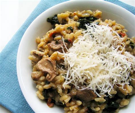 spinach-risotto-with-mushrooms-eatwell101 image