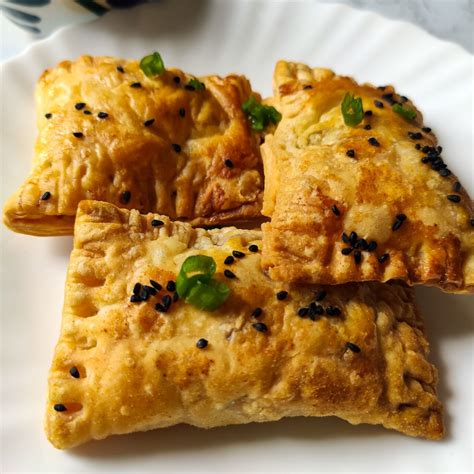 vegetable-puffs-crispy-flaky-delicious-vegetarian-snacks image