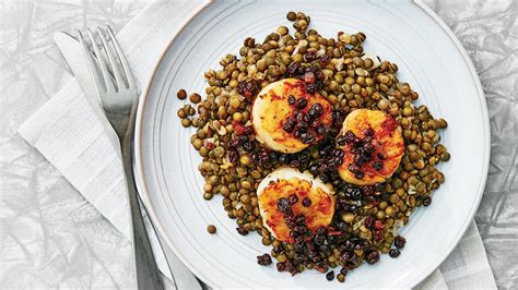 lemon-shallot-rubbed-scallops-with-lentils-currant image