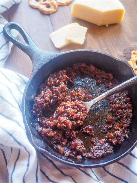 the-very-best-bacon-jam-with-onion-balsamic-and-thyme image
