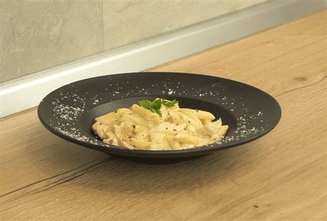 roasted-garlic-chicken-pasta-creamy-garlic-sauce image