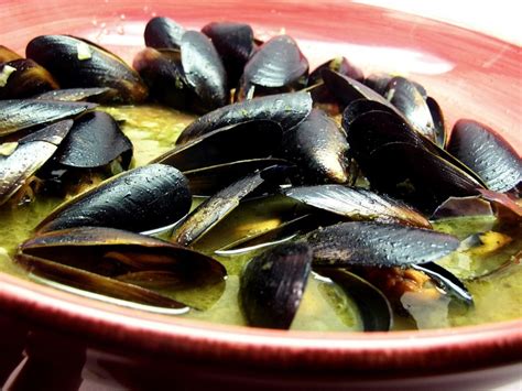 mussels-in-white-wine-garlic-butter-sauce-tasty-kitchen image