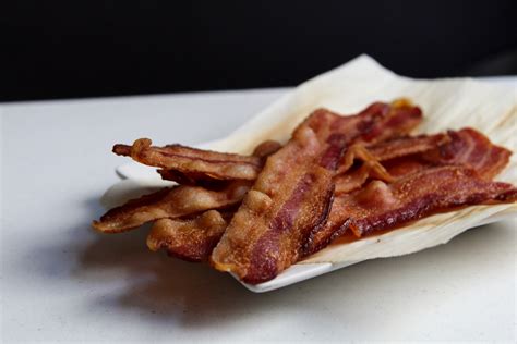 how-to-cook-bacon-in-the-oven-without-preheating image