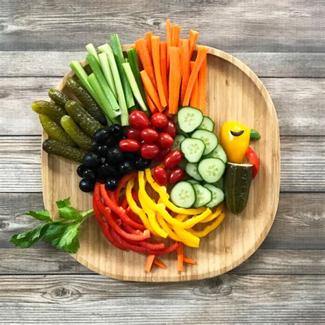 how-to-make-a-thanksgiving-turkey-veggie-tray image