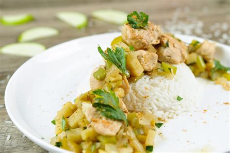 green-apple-chicken-curry-recipe-home-chef image