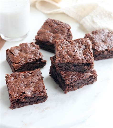 the-best-almond-flour-brownies-detoxinista image