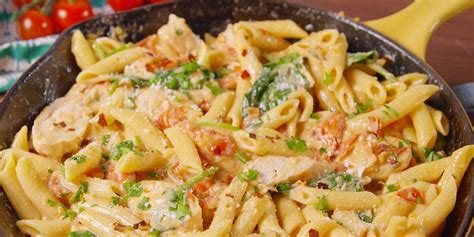 how-to-make-chicken-florentine-pasta-delish image