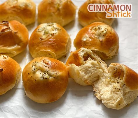 onion-rolls-jewish-bakery-style-onion-pockets image