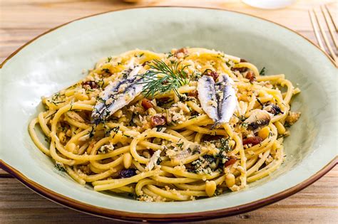 bucatini-recipe-with-sardines-and-wild-fennel-nonna image