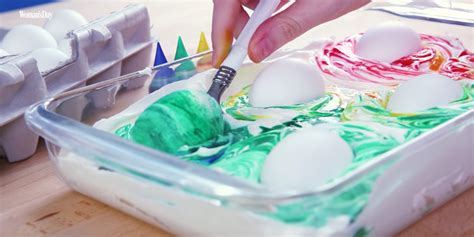 how-to-make-cool-whip-marbled-easter-eggs image