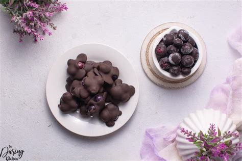 how-to-make-chocolate-covered-blueberries image