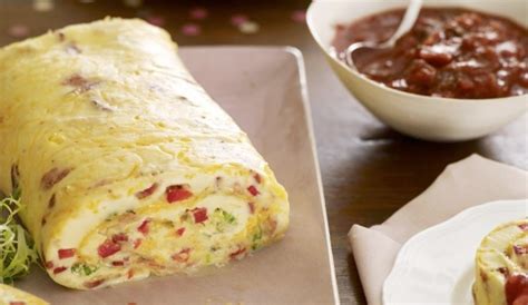 bacon-omelet-roll-with-salsa-egglands-best image