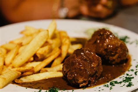 vitoulet-traditional-meatballs-from-charleroi-belgium image