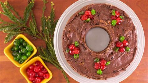 5-minute-fudge-wreath-recipe-rachael-ray-show image