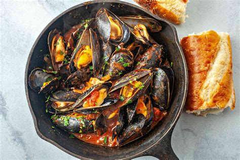 steamed-mussels-in-tomato-sauce image