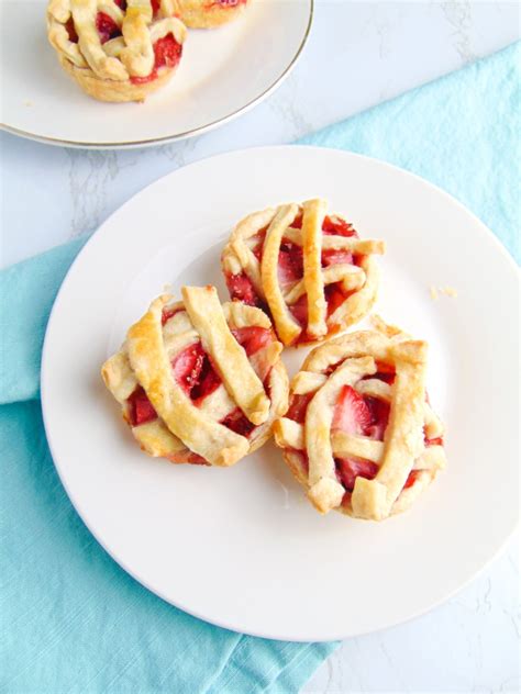 mini-strawberry-pies-ginger-snaps-baking-affairs image