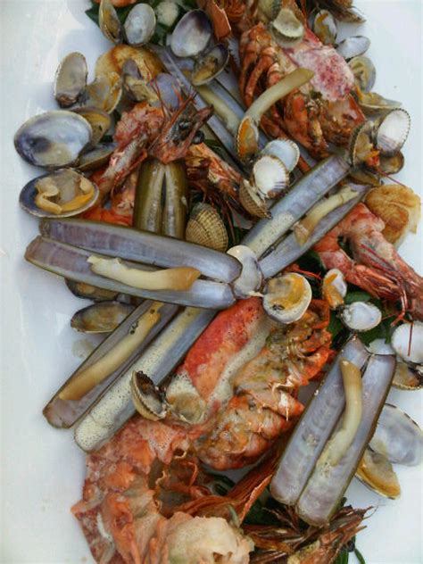 fruits-de-mer-recipe-fresh-raw-and-cooked-seafood image