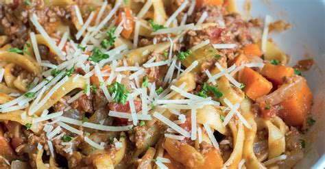 one-pot-pasta-bolognese-12-tomatoes image
