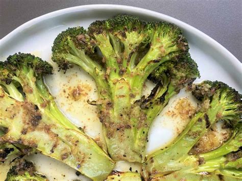 grilled-broccoli-steaks-with-bagna-cauda-low-carb image