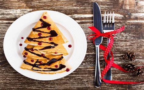 20-scrumptious-christmas-pancakes-the-family-will-love image