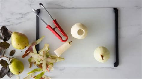 recipe-make-ahead-chai-spiced-pear-pie-the-kitchn image