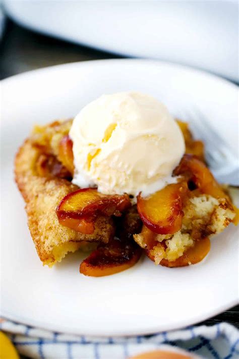 old-fashioned-peach-cobbler-with-sugared-crust-bowl image
