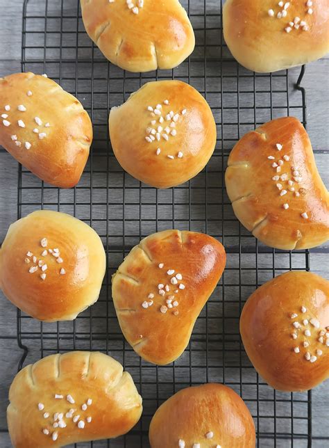 baked-custard-bun-cream-pan-cooking-in-chinglish image