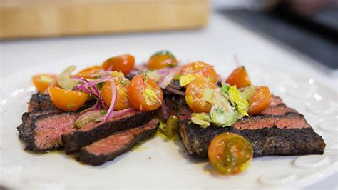bobby-flays-grilled-skirt-steak-with-tomato-salsa image