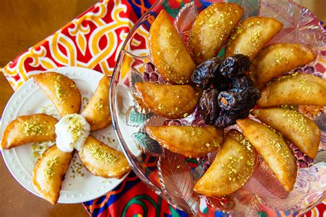 egyptian-qatayef-with-sweetened-cheese-nuts-or image