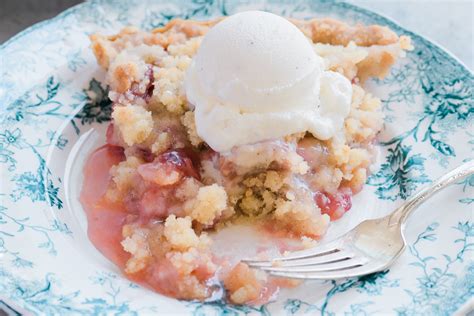 strawberry-rhubarb-crumble-pie-the-view-from image