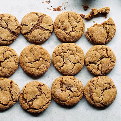 whats-the-difference-between-molasses-gingersnap-and image