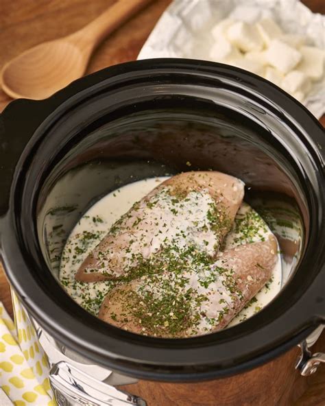 recipe-slow-cooker-ranch-chicken-sandwiches image