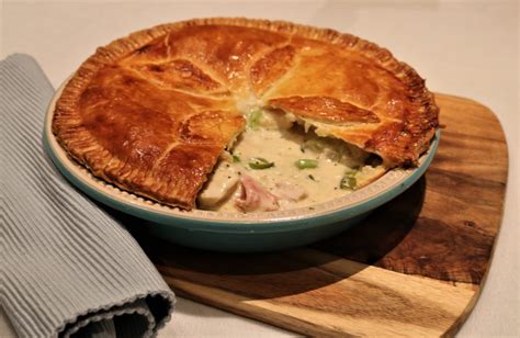 chicken-ham-leek-pie-best-recipes-uk image
