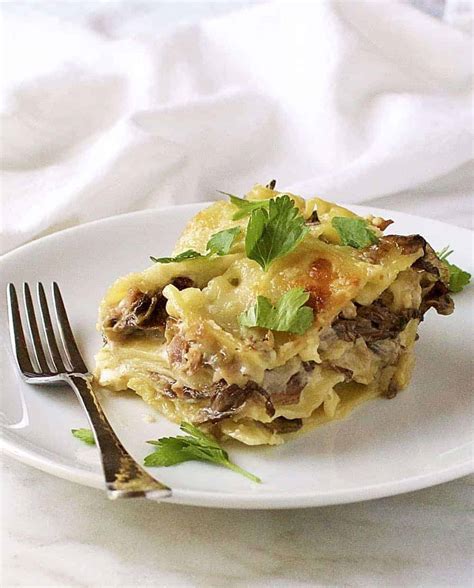 creamy-mushroom-lasagna-pinch-and-swirl image