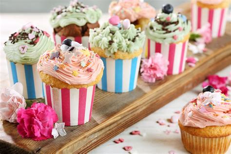 super-simple-cupcakes-food-lovers-market image