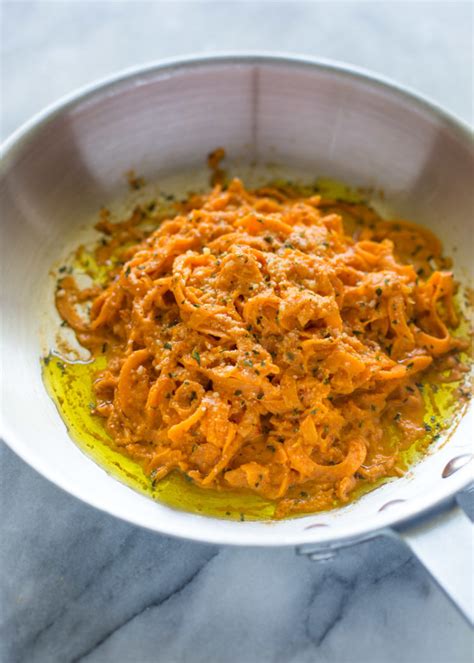 spiralized-sweet-potato-pasta-with-roasted-garlic-red image