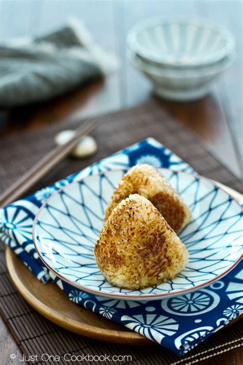 yaki-onigiri-grilled-rice-ball-焼きおにぎり-just image