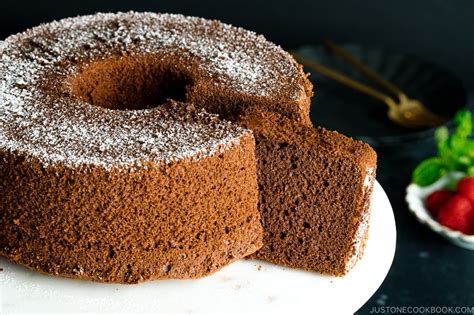 chocolate-chiffon-cake-チョコレートシフォンケーキ image