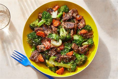 beef-vegetable-stir-fry-with-sesame-seeds-blue image