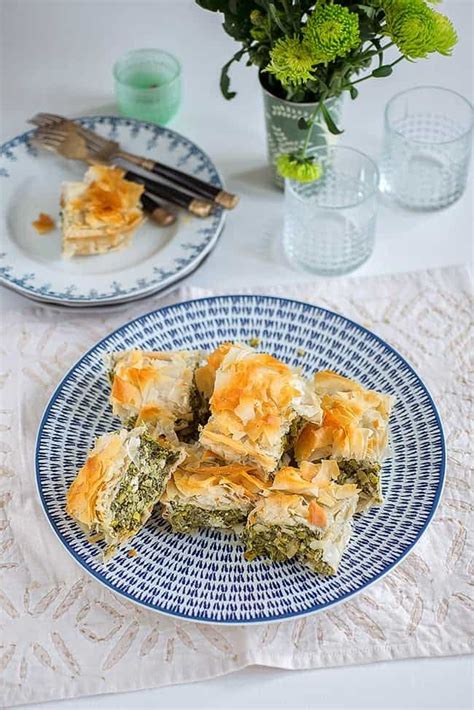 easy-spanakopita-greek-spinach-pie-supergolden image