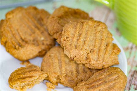 best-keto-macadamia-nut-cookies-recipe-1g-carbs image