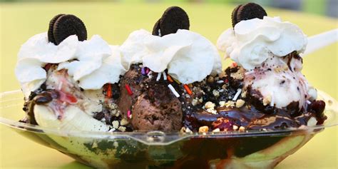 14-over-the-top-ice-cream-sundaes-you-need-in-your-life image