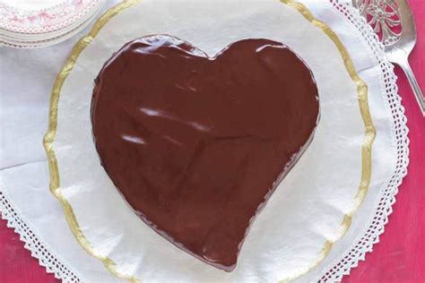 heart-of-gold-flourless-chocolate-cake-fodmap-everyday image