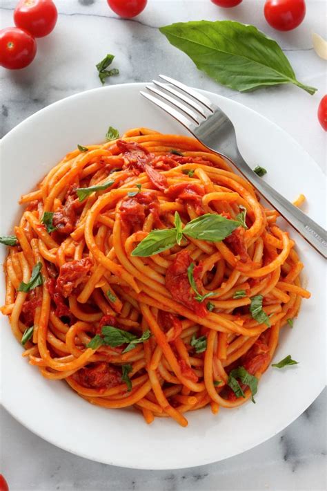 one-pan-tomato-basil-pasta-baker-by-nature image