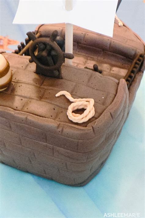 pirate-ship-cake-ashlee-marie-real-fun-with-real-food image