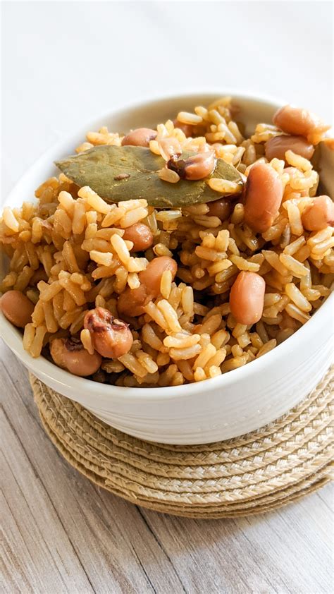 black-eyed-peas-and-rice-easy-meatless image