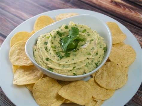 this-cilantro-jalapeno-hummus-is-the-hottest-new-flavor image